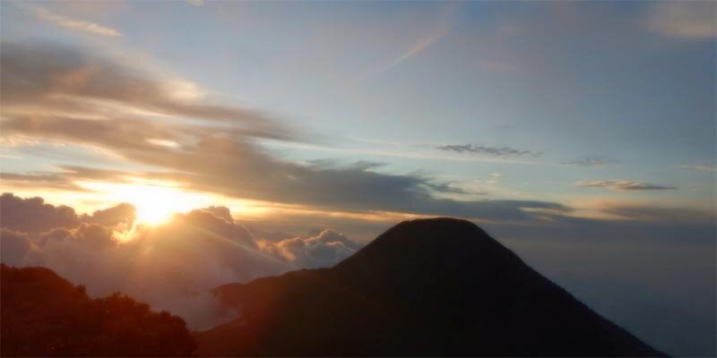 Pemandangan di Puncak Gunung Gede