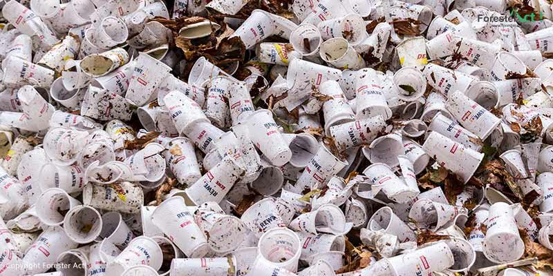 Sampah Gelas yang Menumpuk Sampah Gelas yang Menumpuk