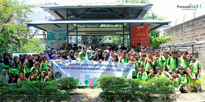 Foto Bersama Siswa SD Negeri Cicadas 01